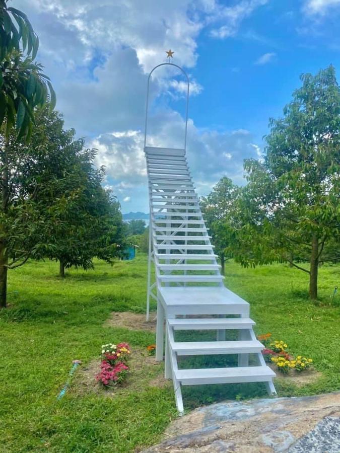 The Moon Camp Khanom Ban Plau Екстериор снимка