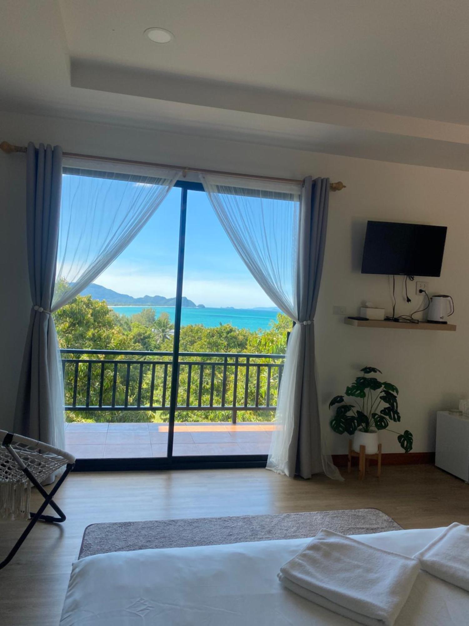 The Moon Camp Khanom Ban Plau Екстериор снимка